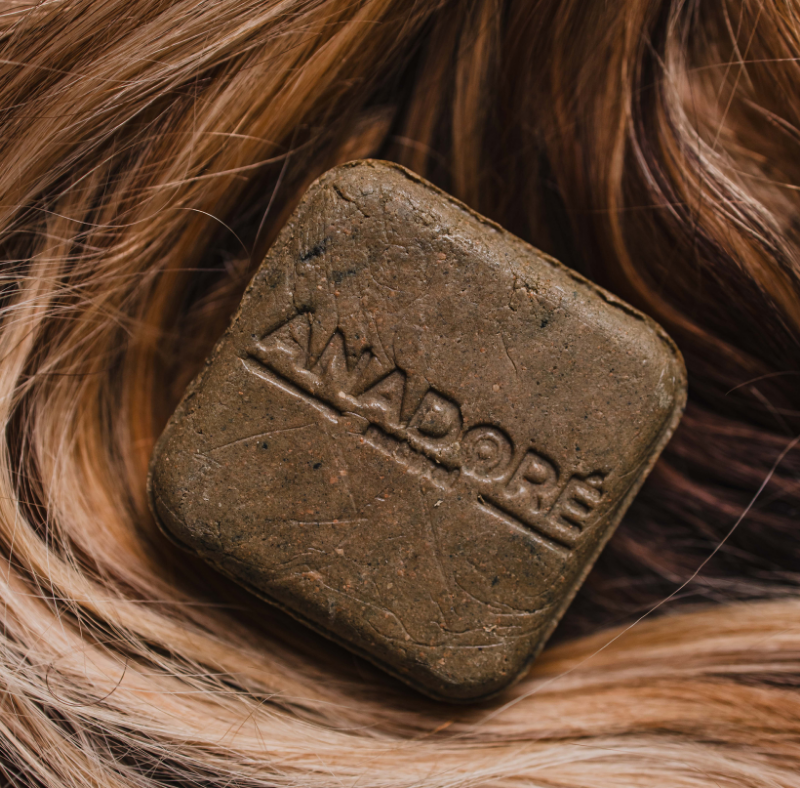 WHITE = BLACK Man | Твърд шампоан срещу сива коса и брада